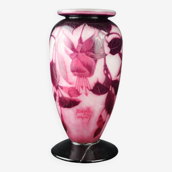 Large Andre Delatte vase in acid-etched multilayer glass - fuchsia flower decoration