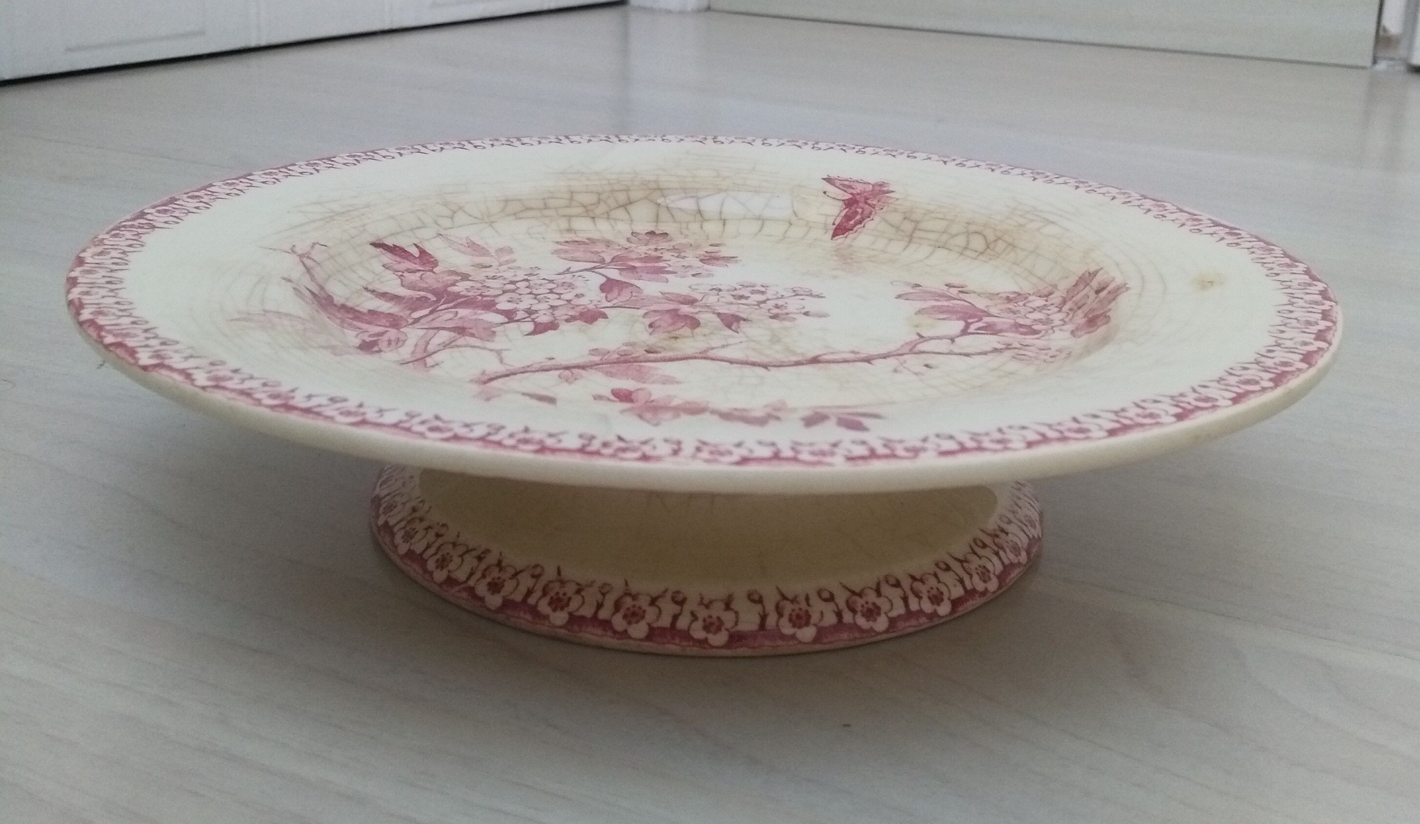 Cake dish on foot in iron earth of Gien model Pink hawthorn