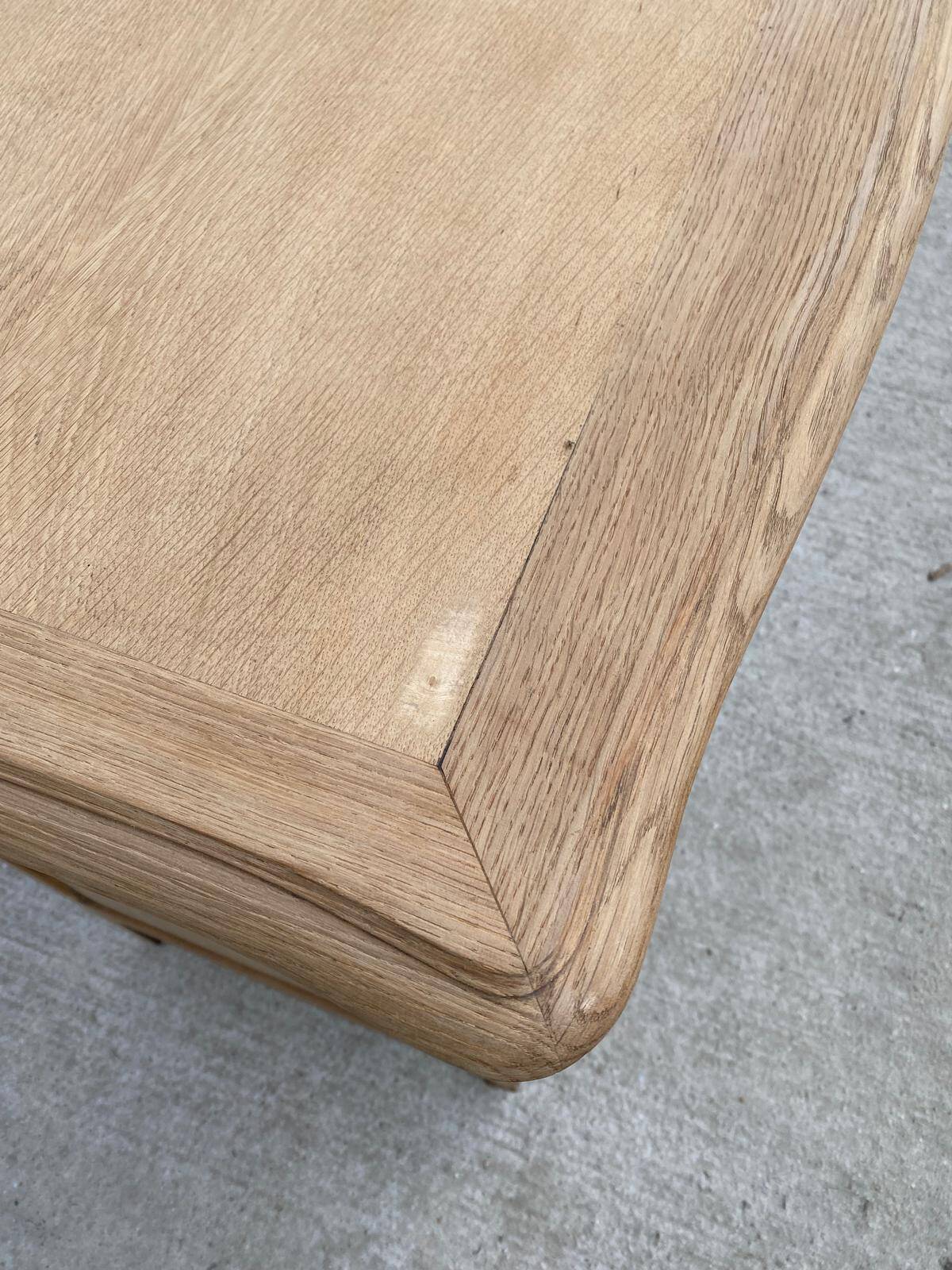 Commode vintage Louis XV rénovée en chêne brut