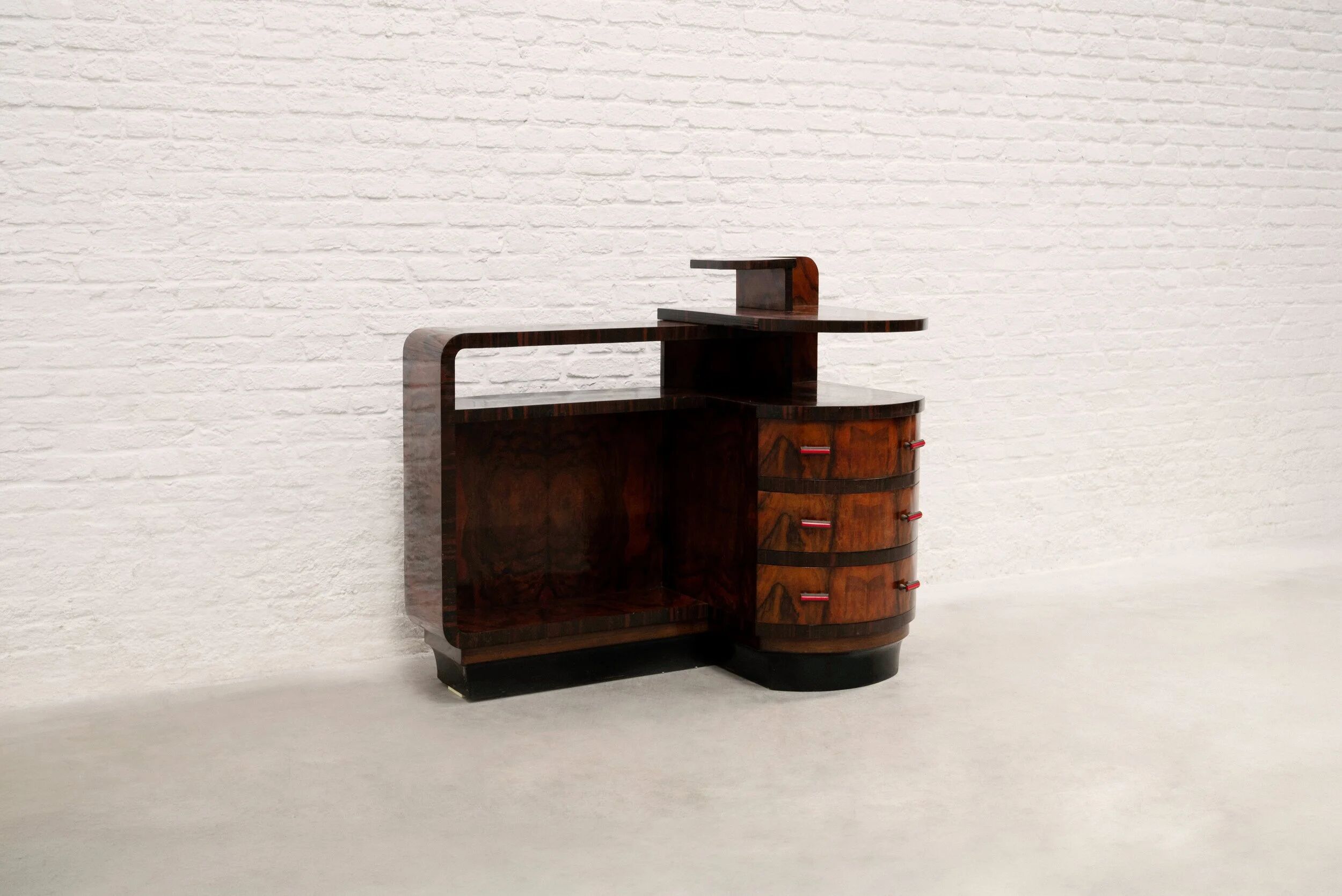 Italian rationalist walnut sideboard with red Bakelite handles, circa 1930