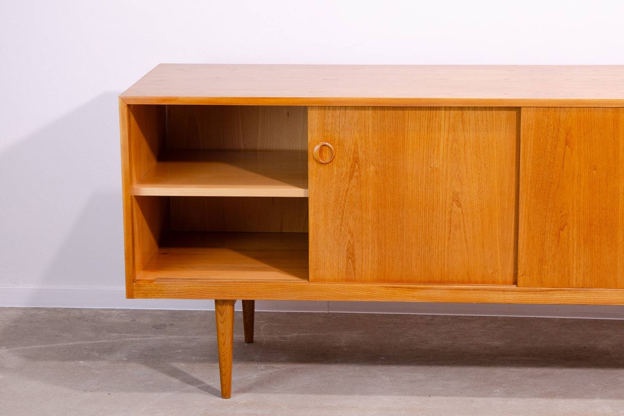 Buffet long de style scandinave double face entièrement restauré par Sedláček & Vyčítal, Tchécoslovaquie,