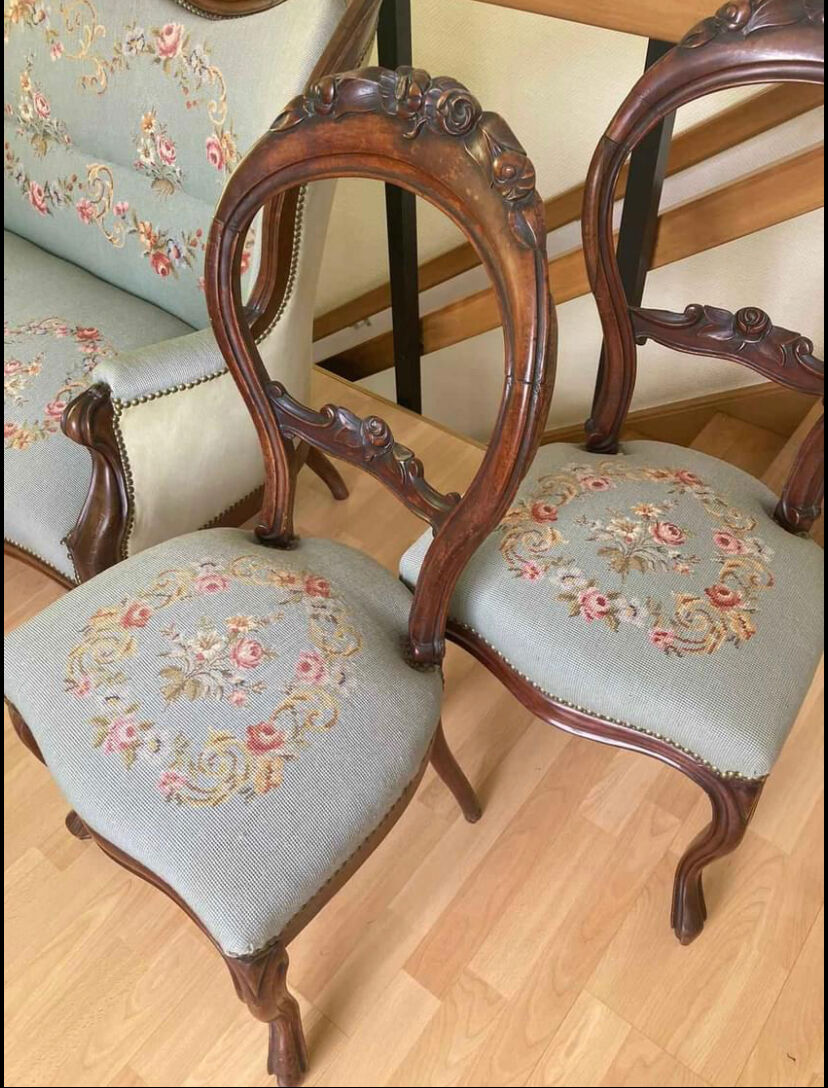 Louis Philippe style living room with embroidered upholstery - Sofa and 4 chairs