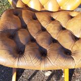 Paire de fauteuils cuir de style chesterfield