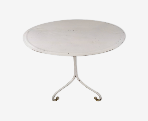 White garden pedestal table
