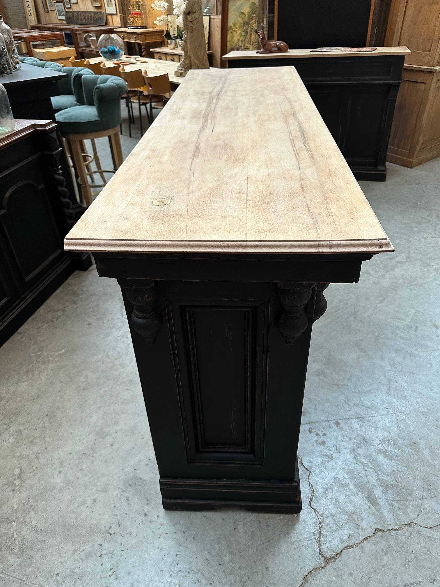 Early 20th century bar counter