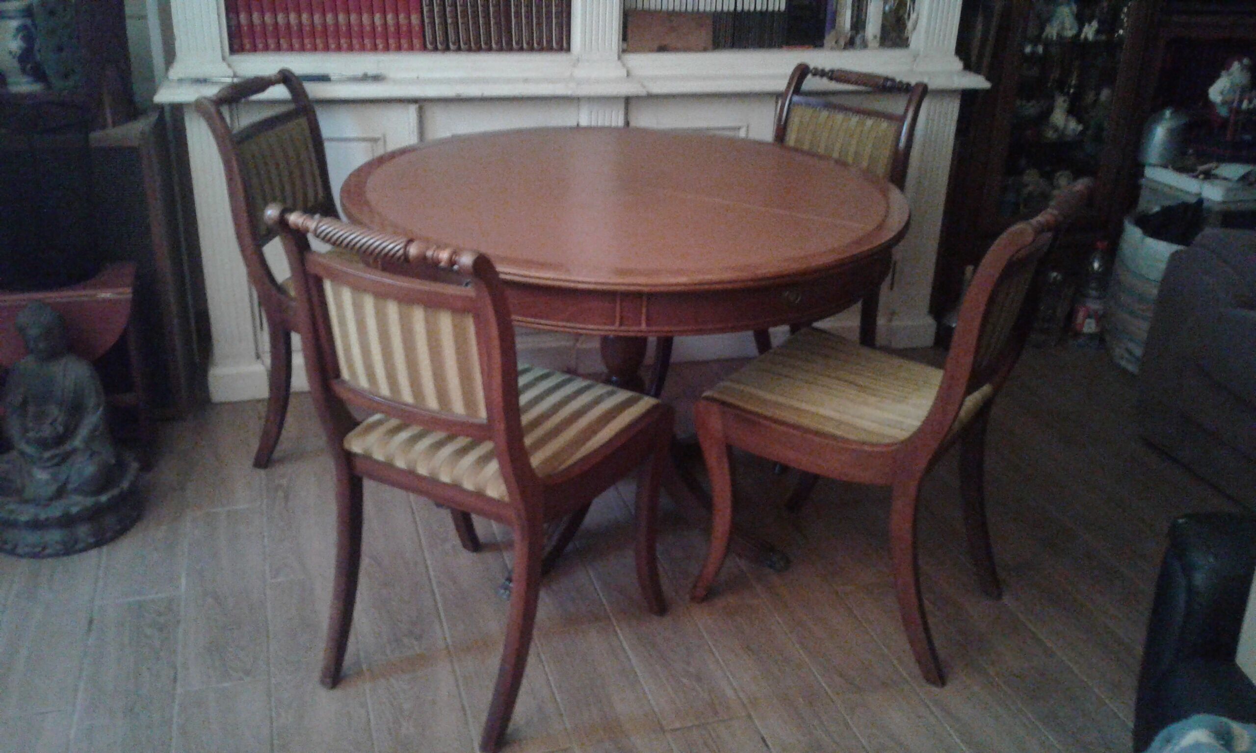 Dining room's table and 4 chairs, english style