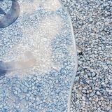 Table basse des années 70 en fer forgé plateau en verre bec de corbin