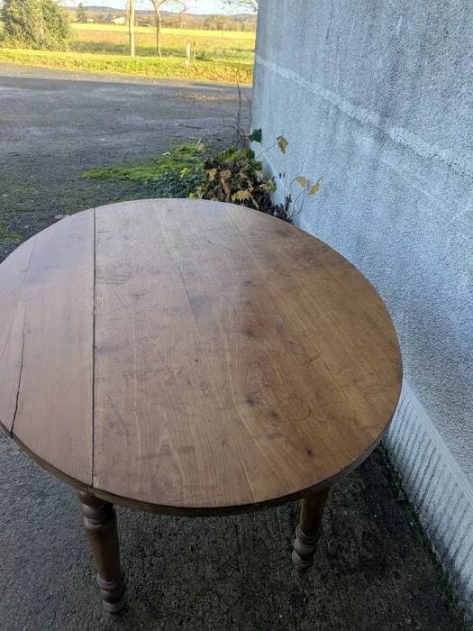 Oval table