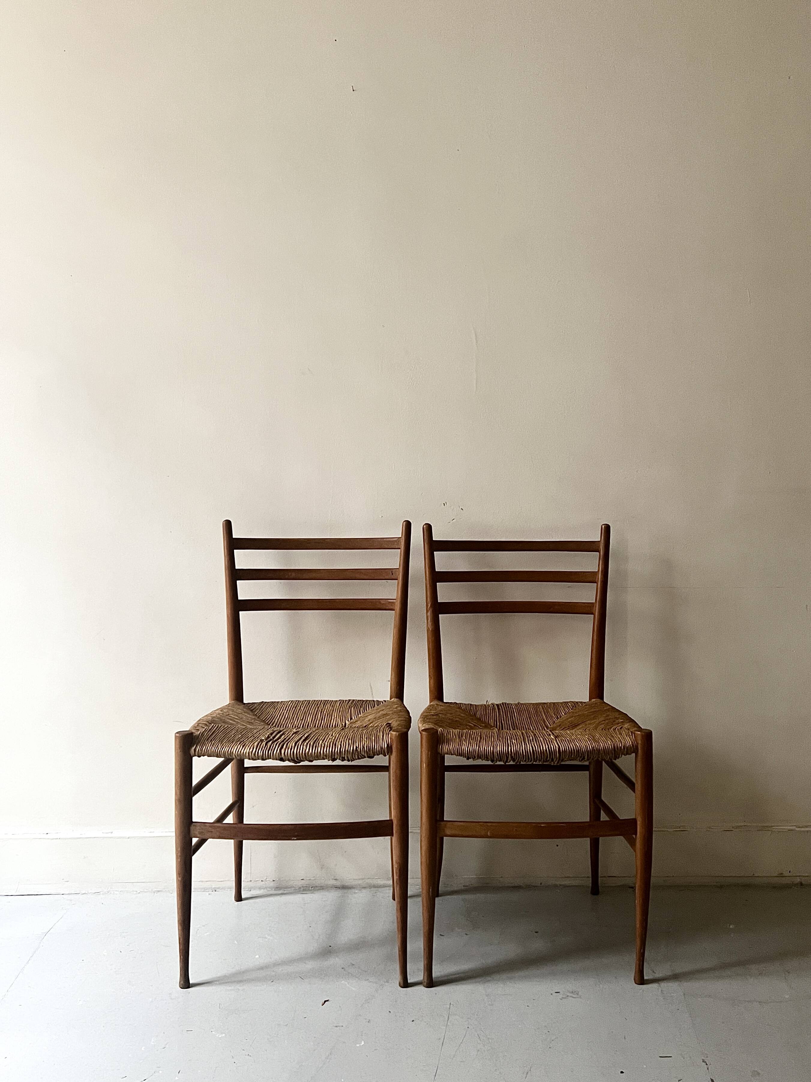 Set of 2 Italian chairs in wood and straw, Gio Ponti style 1950