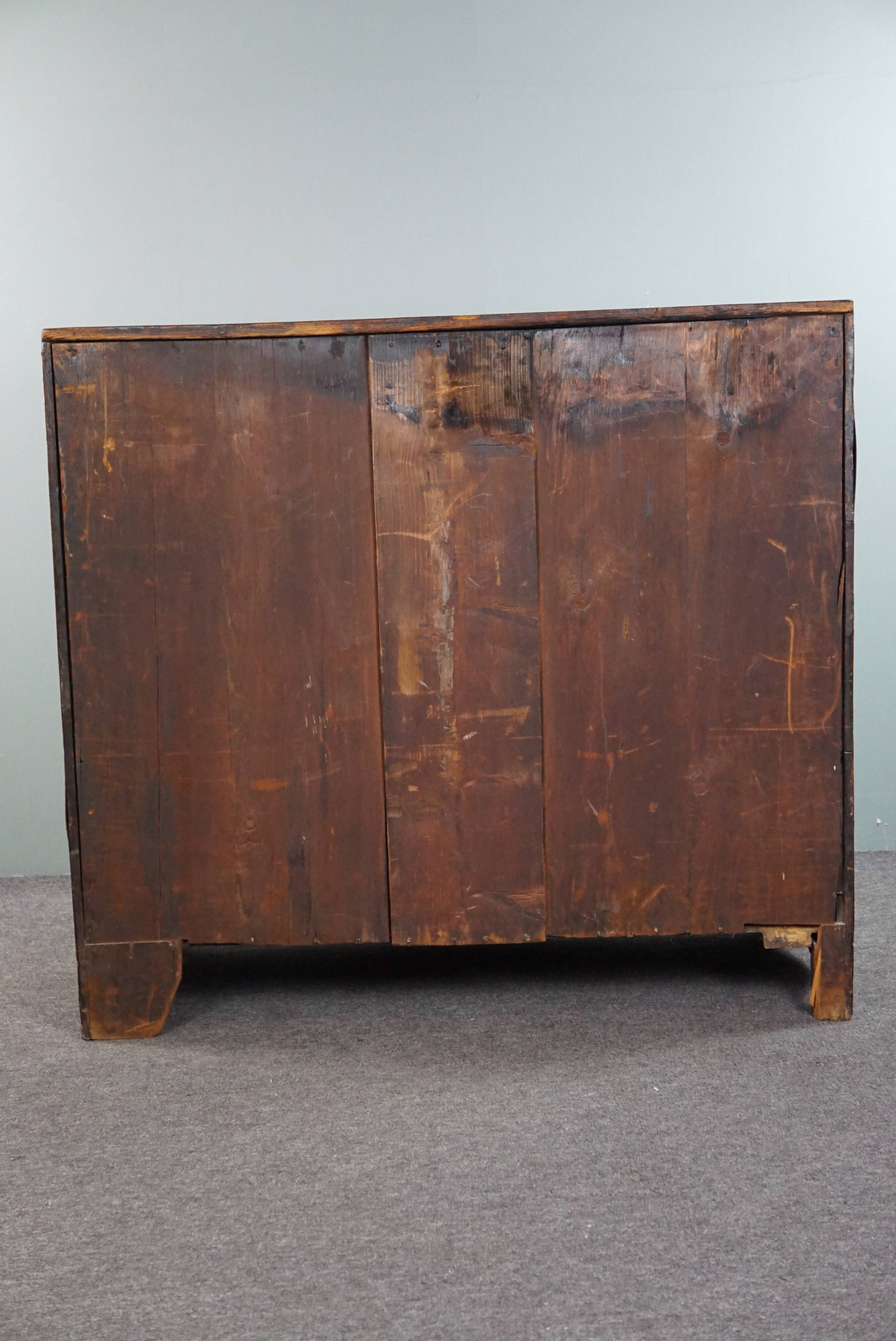 Commode antique anglaise robuste en acajou avec 5 tiroirs du milieu du 19ème siècle