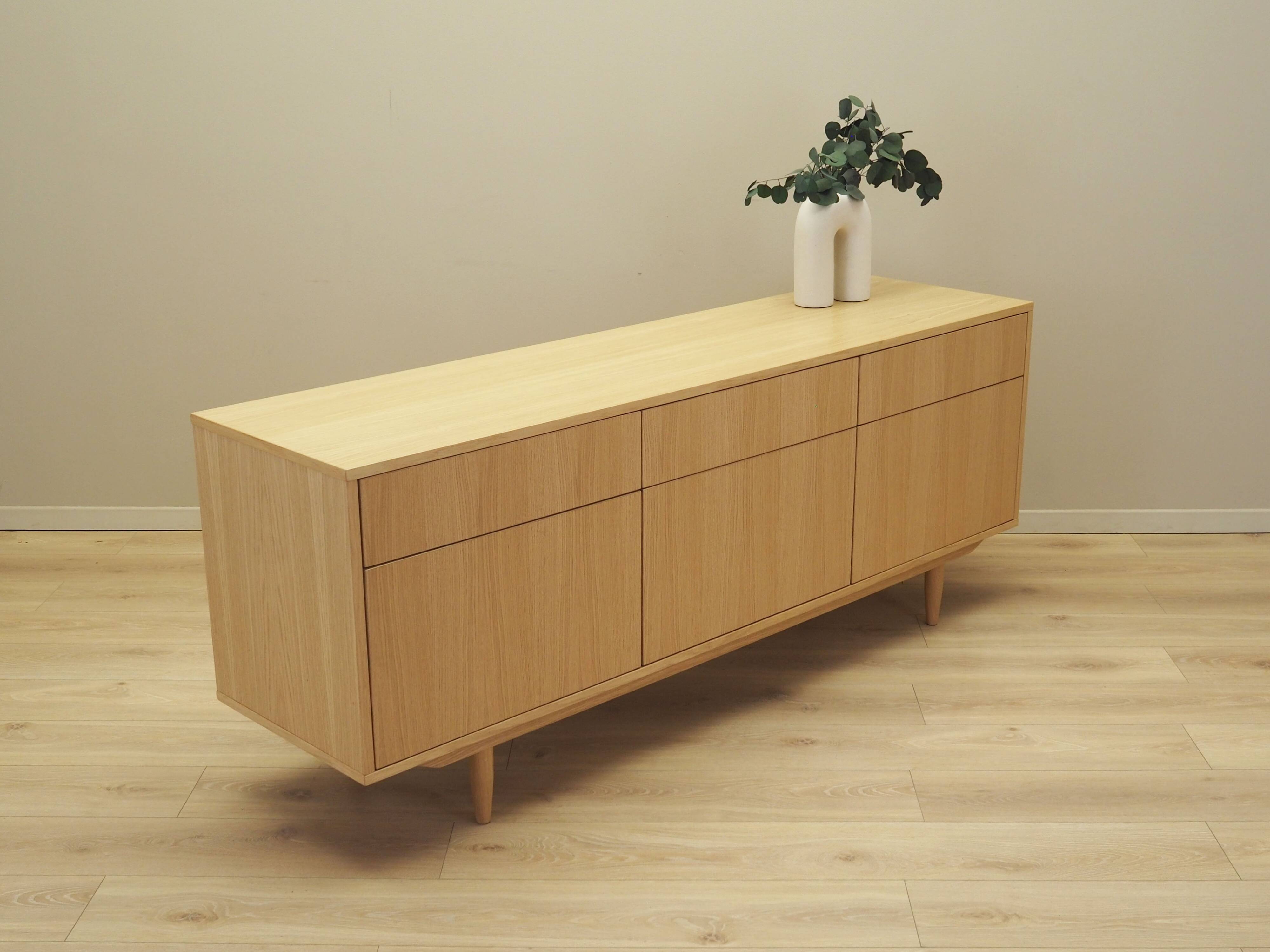 Commode en chêne, design scandinave