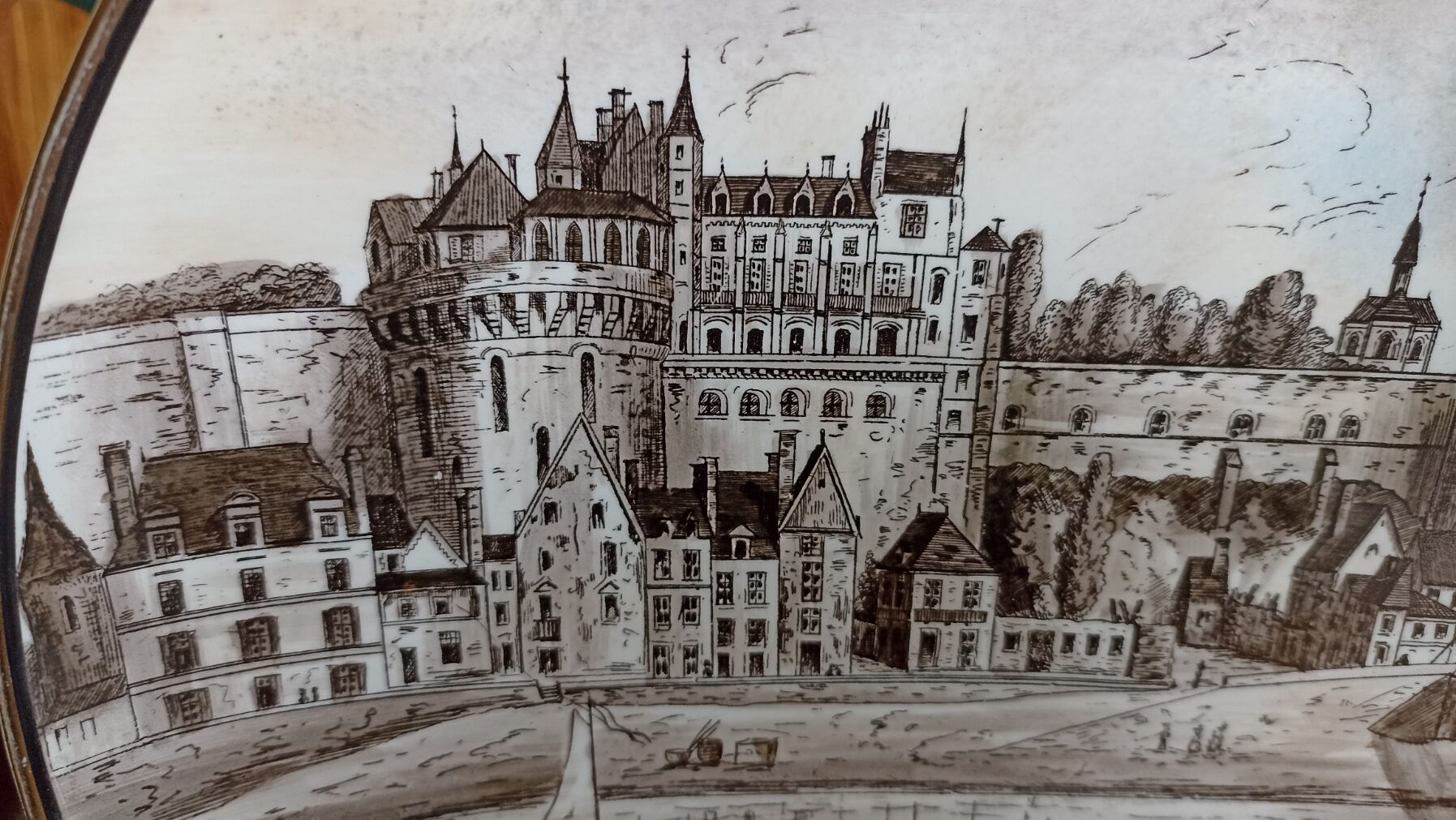 Art Deco decorative dish Creil and Montereau Choisy-le-Roi Château d'Amboise