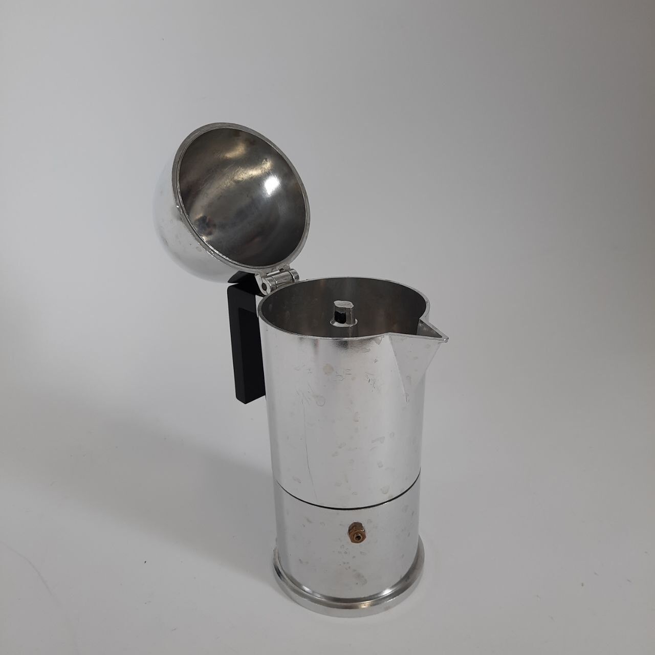 Coffee maker design Alessi, la cupola, designer Aldo Rossi