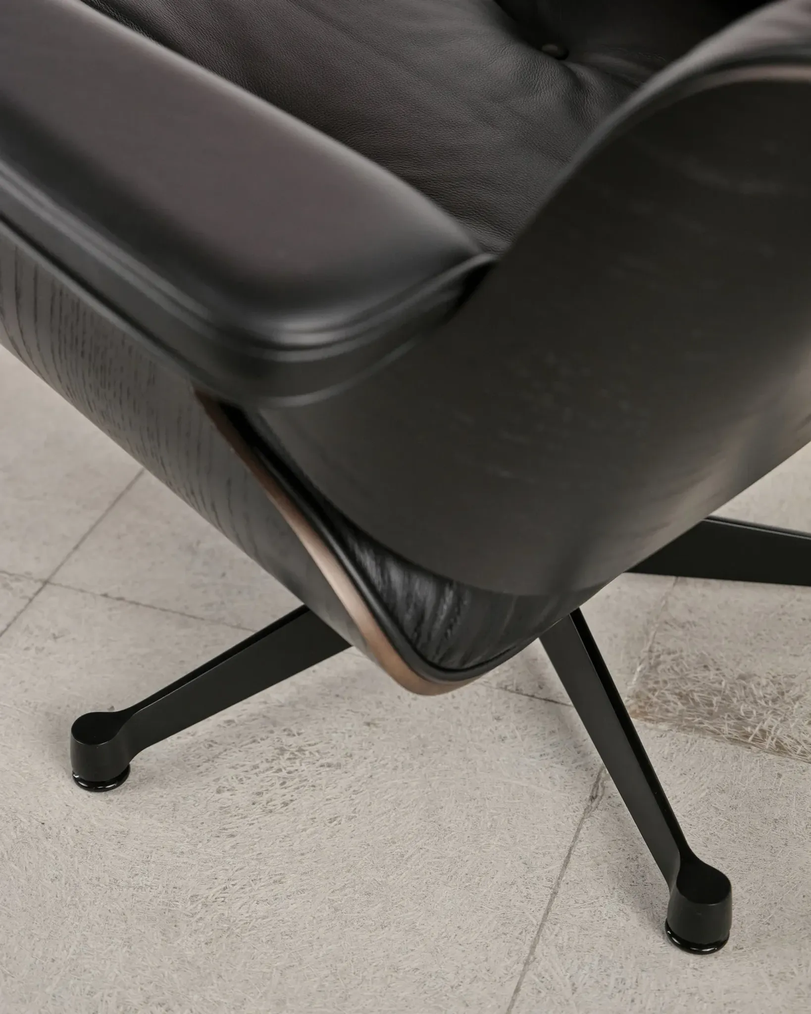 Lounge Chair and ottoman in black leather by Charles & Ray Eames, Vitra