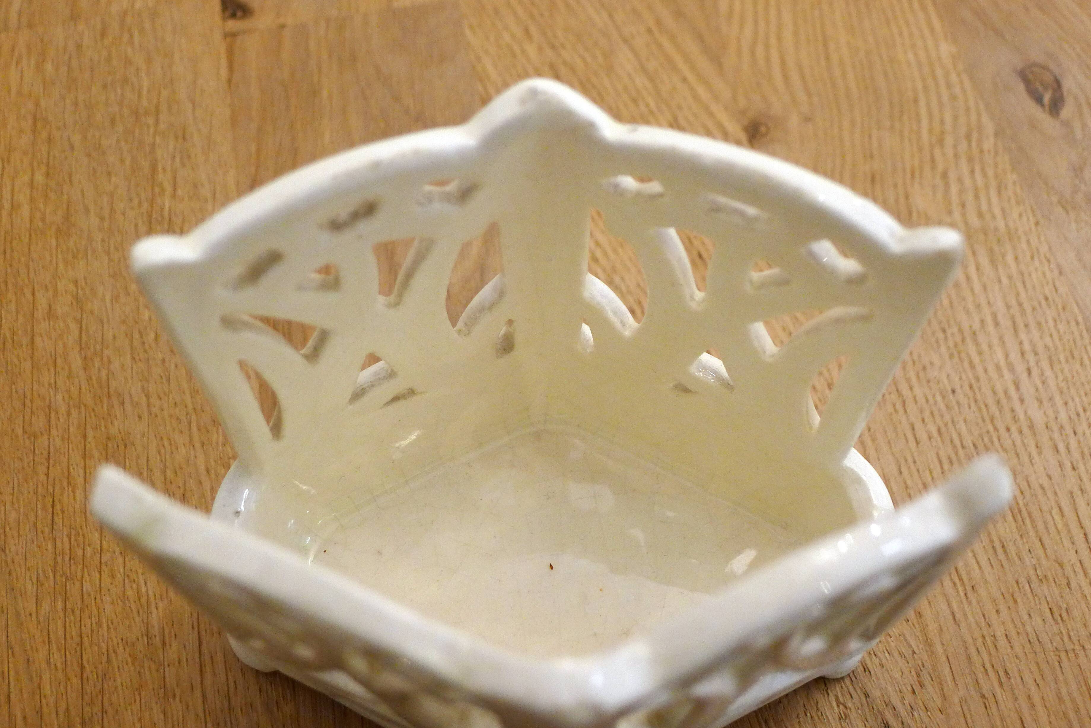 Openwork pot / letter holder in Art Nouveau ceramic