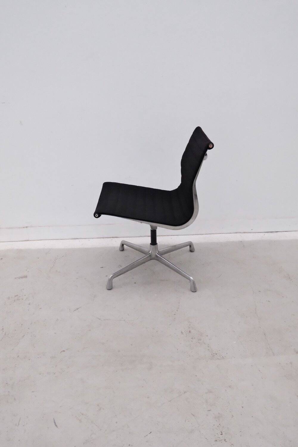 “ea 101” chairs by charles & ray eames for herman miller, 1970