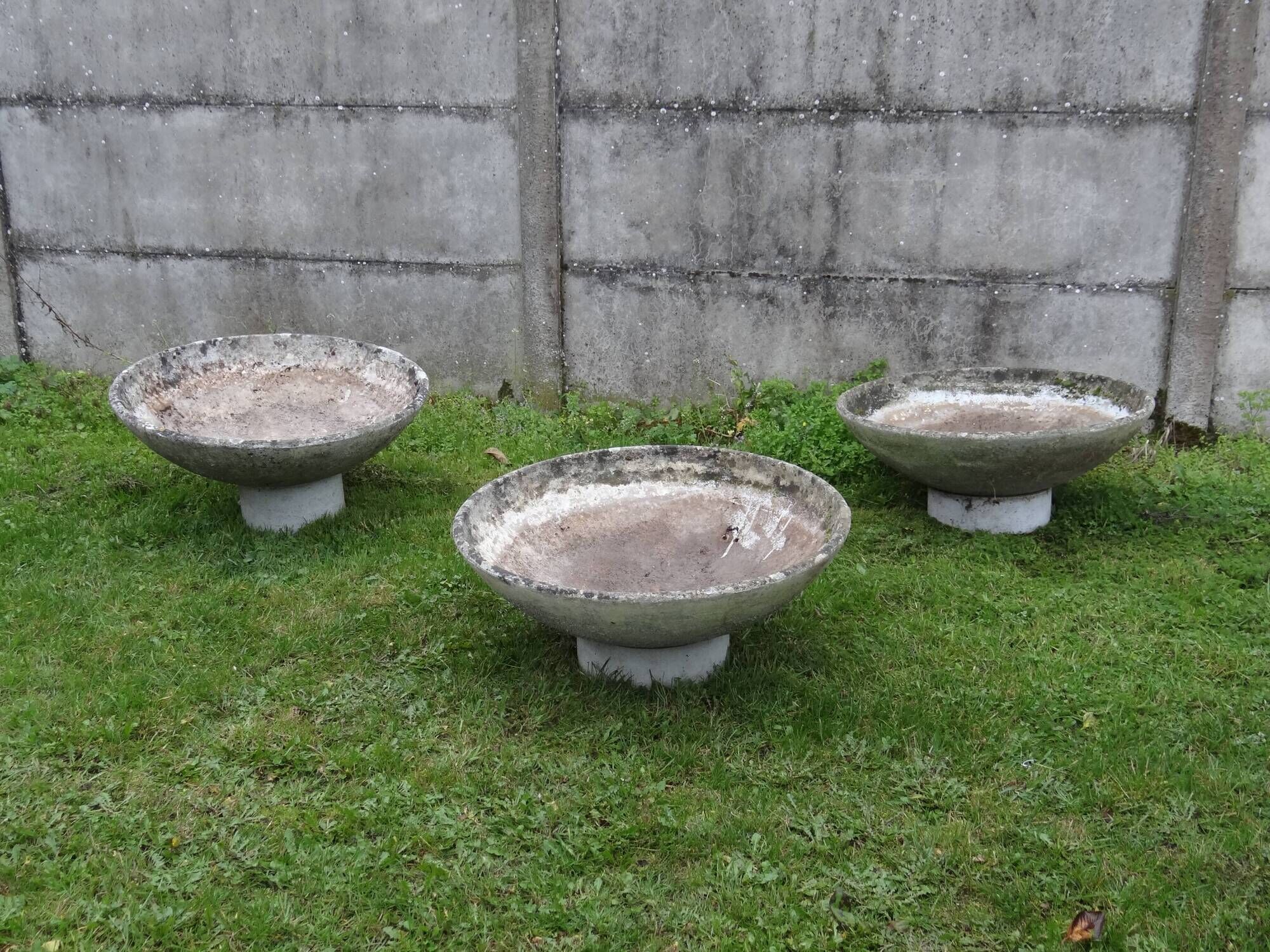 Series of three concrete planters design René Pechère edited by Eternit 1958