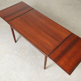Extensible in the 1960s rosewood dining table.