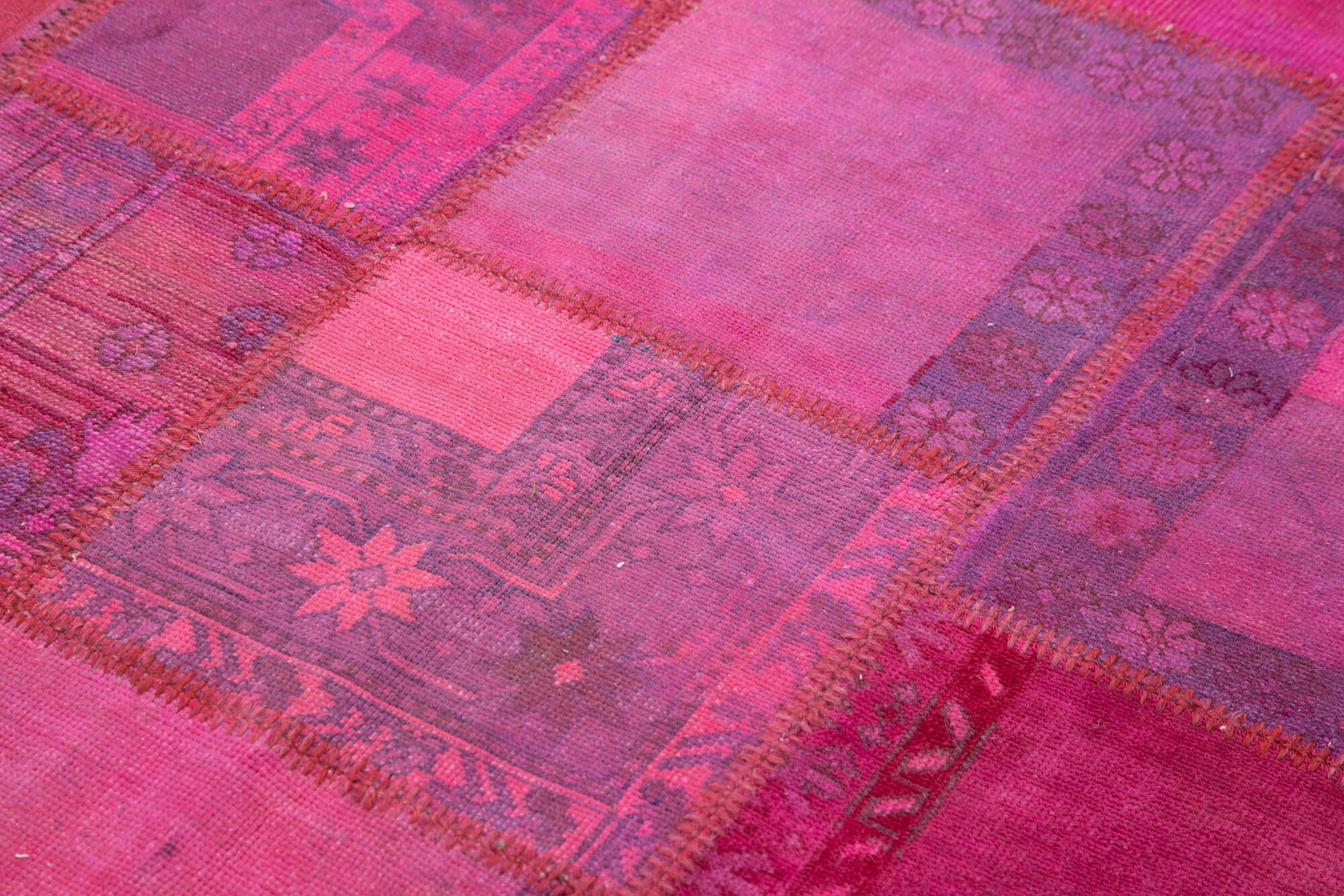 Handmade oriental 178 cm x 248 cm pink patchwork carpet