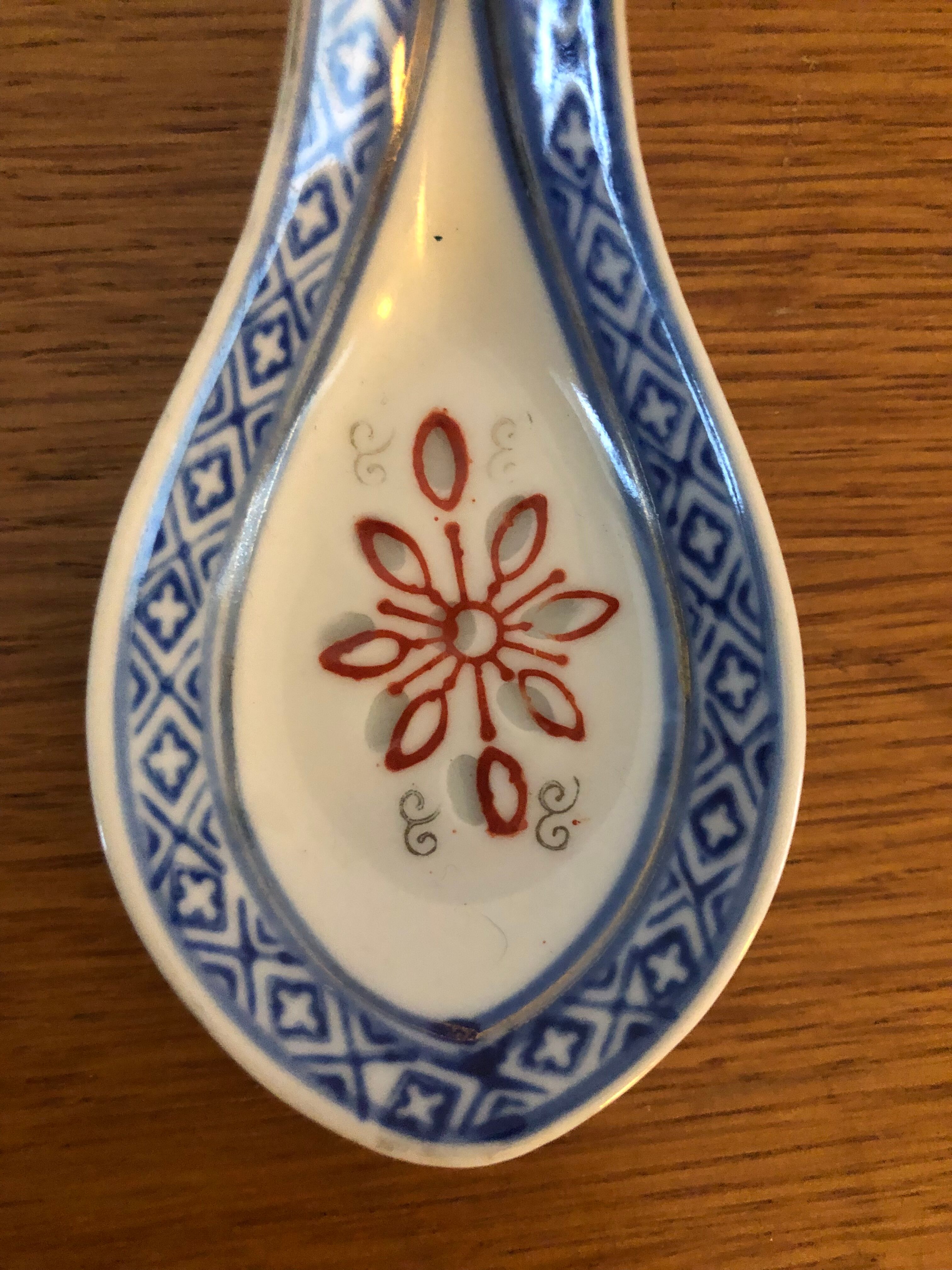 4 rice bowls "grains of rice" and 6 porcelain spoons