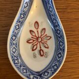 4 rice bowls "grains of rice" and 6 porcelain spoons