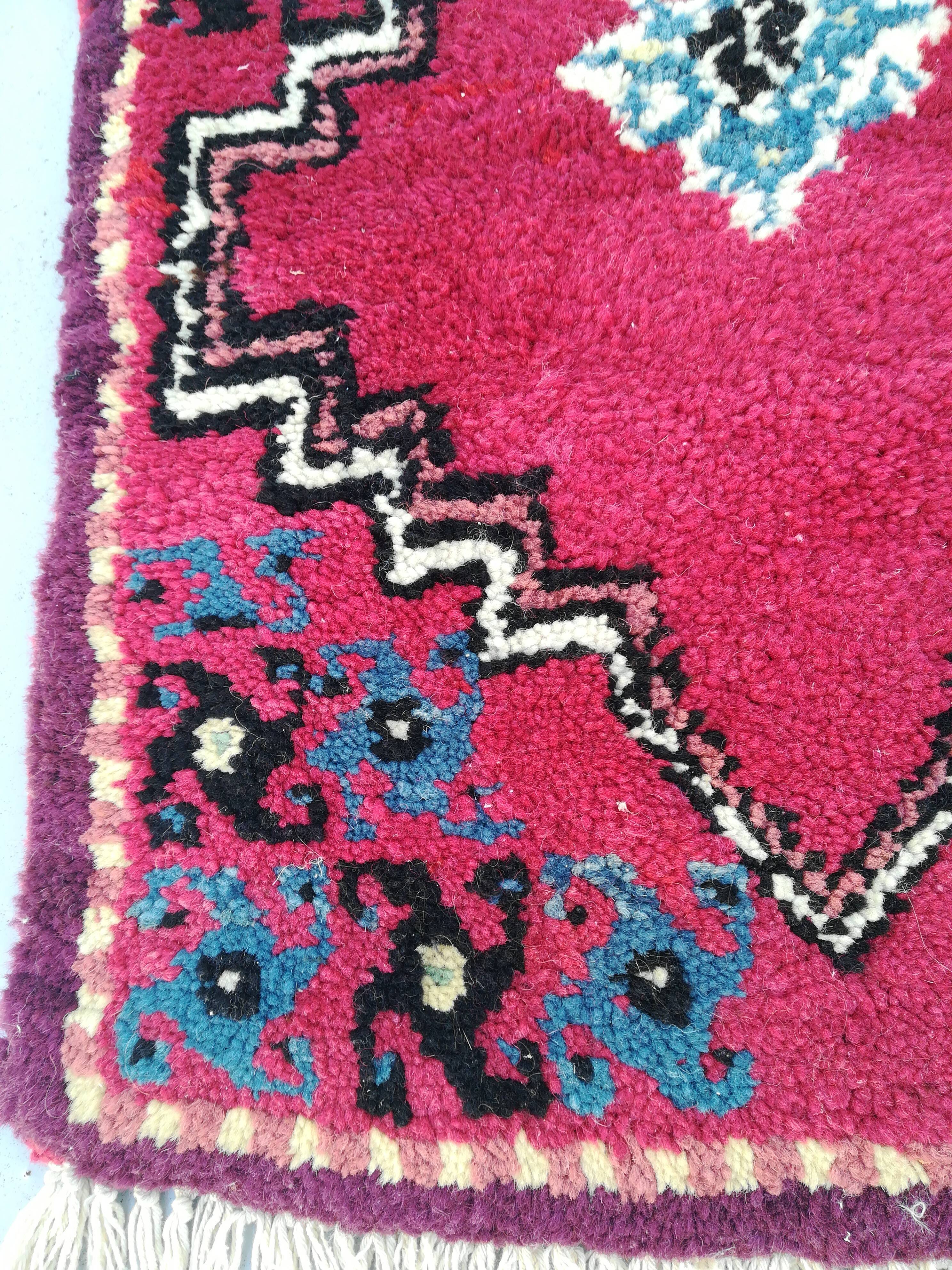 Ethical rug in wool handmade, 76x43cm