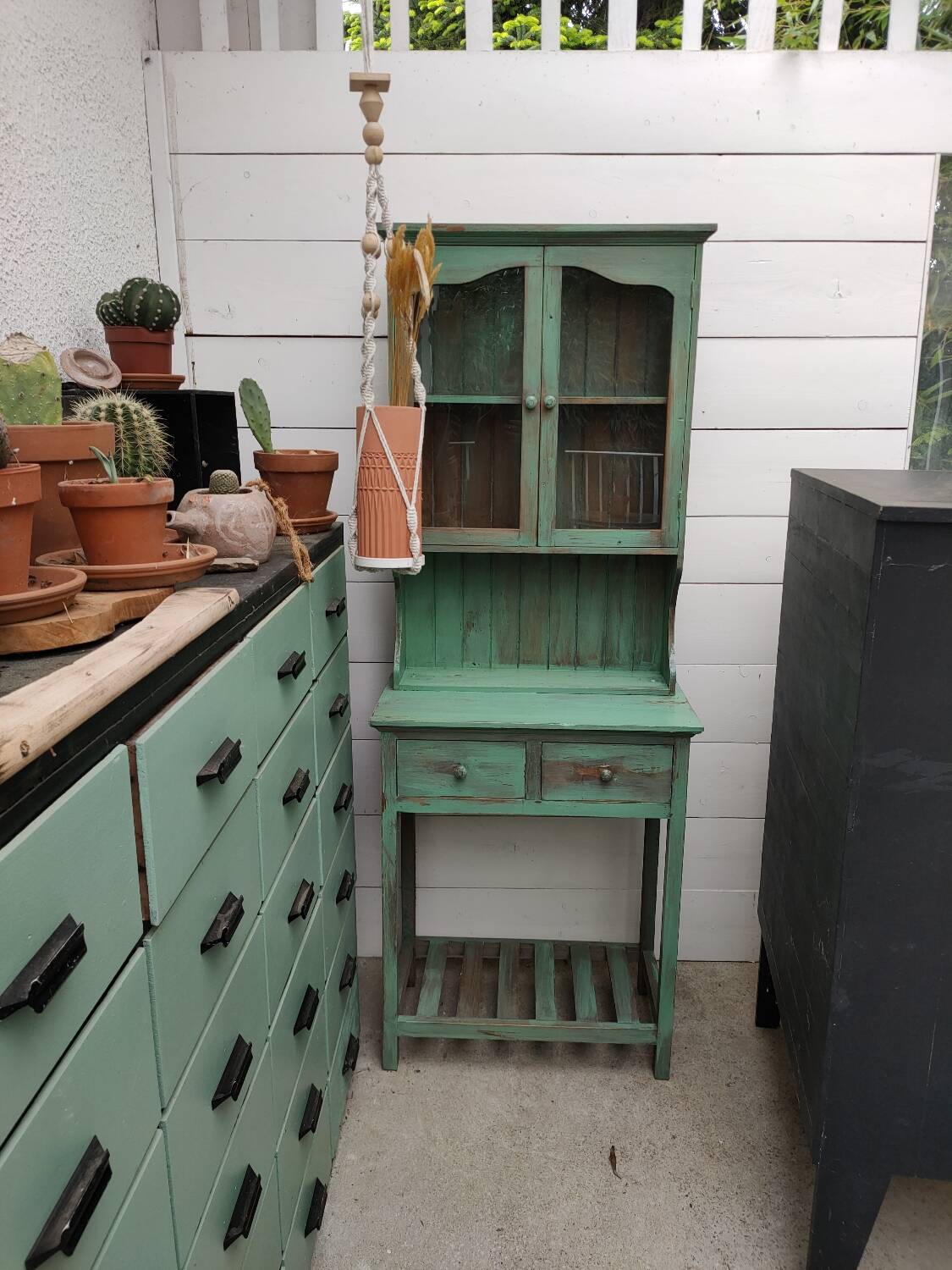 Vaisselier en bois vert