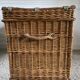 Malle / coffre en osier rotin vintage doublé tissu vert