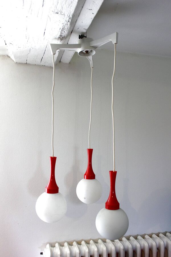 Plafonnier cascade suspension vintage space age boule opaline année 70 par