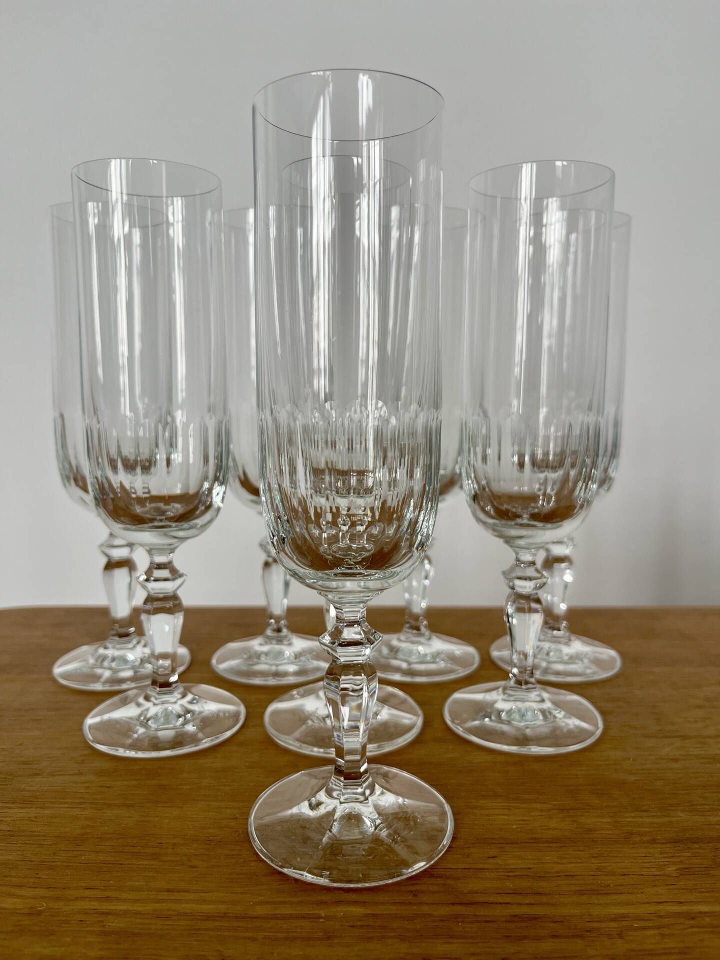 Set of 8 crystal champagne flutes in classic design.