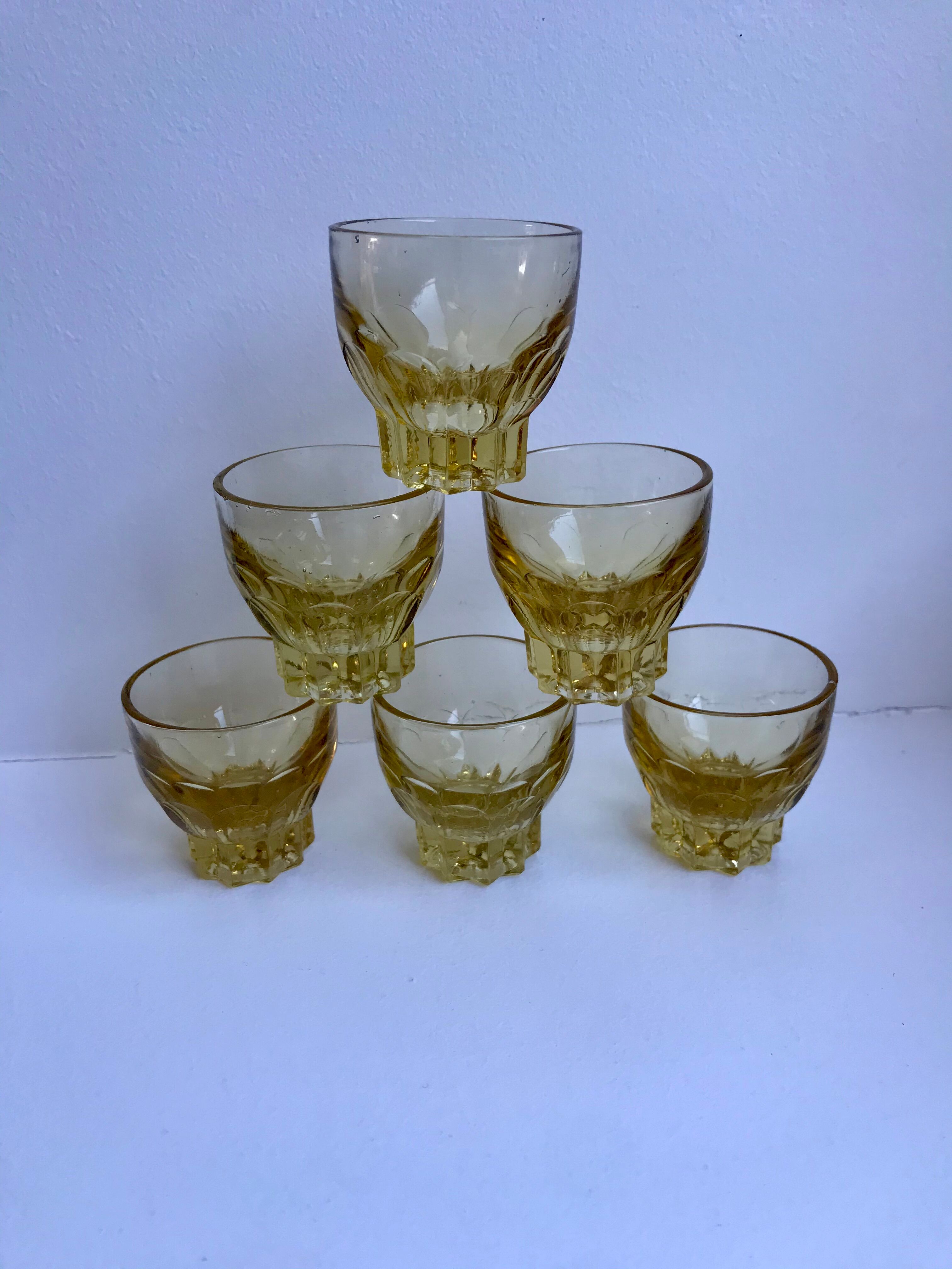 Set of 6 yellow glass shot glasses in 70s