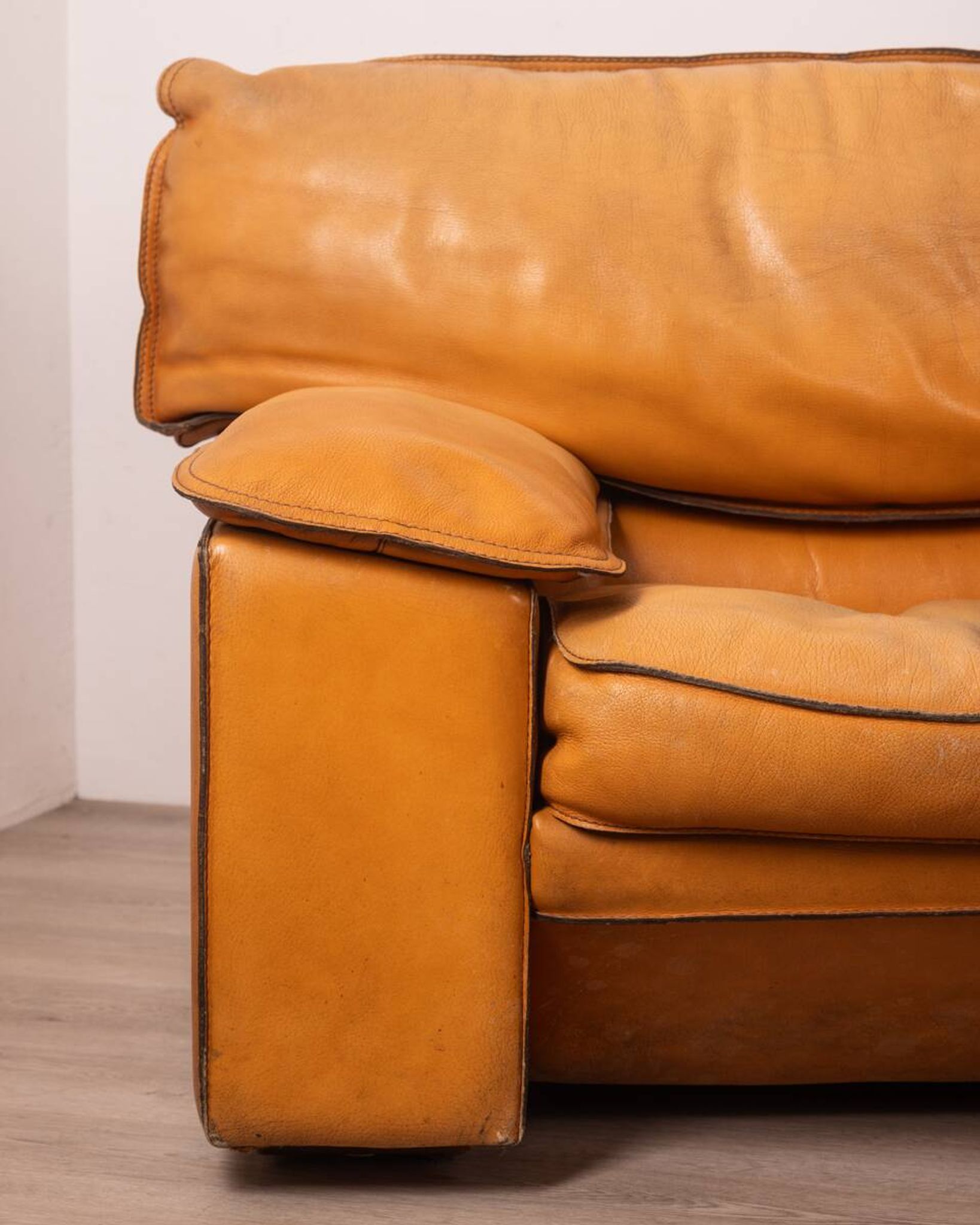 Pair of vintage 70's armchairs in beige leather design ferruccio brunati