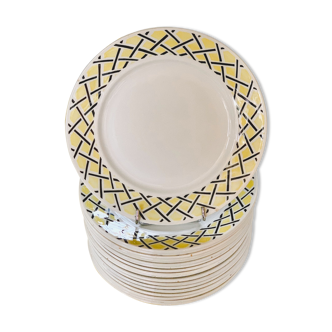 Old flat plates in 1950 Badonviller earthenware