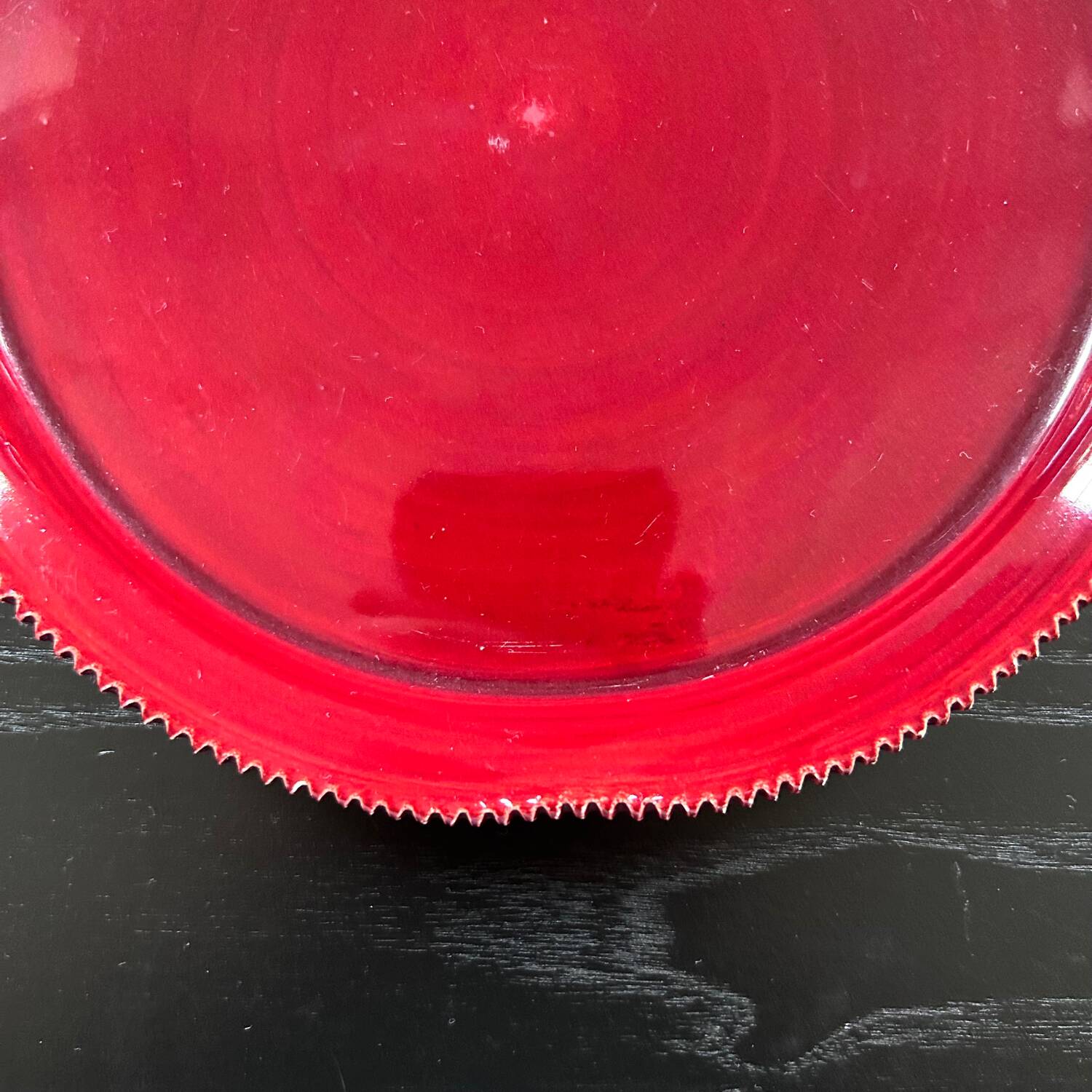 Red serrated plate