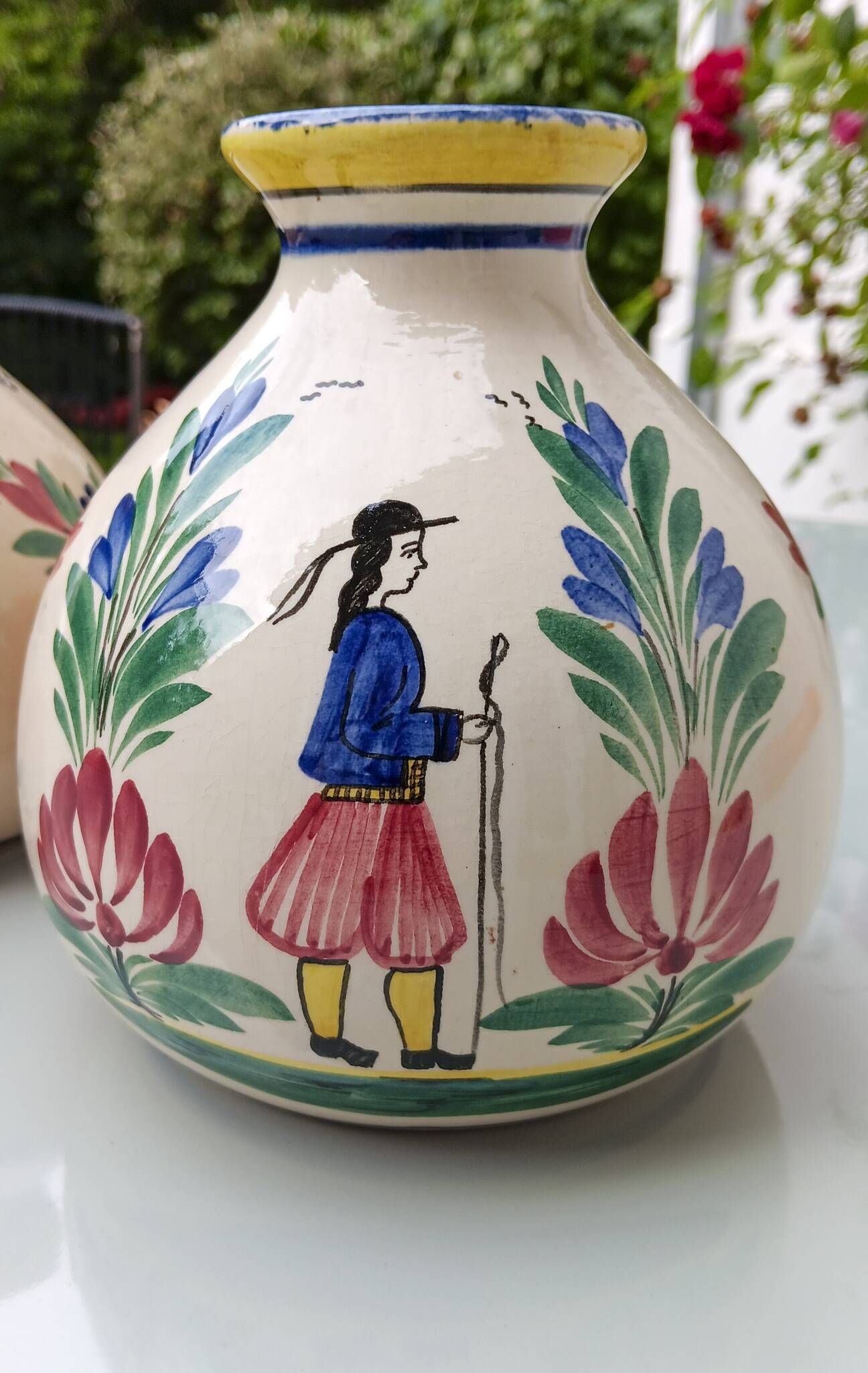 2 vases by Henriot Quimper, 1950 in very good condition.