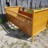Lit scandinave enfant bois pieds compas avec rotin courbé vintage