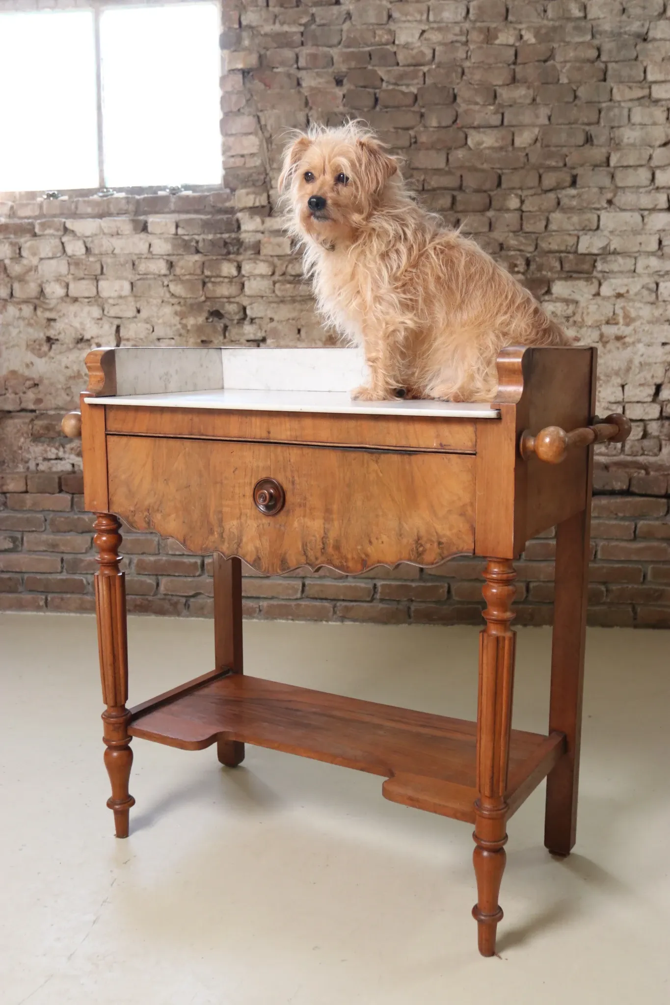 Walnut washstand with marble top and towel rails – Louis-Philippe, 19th c.