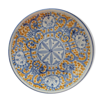 Decorative plate in Spanish earthenware