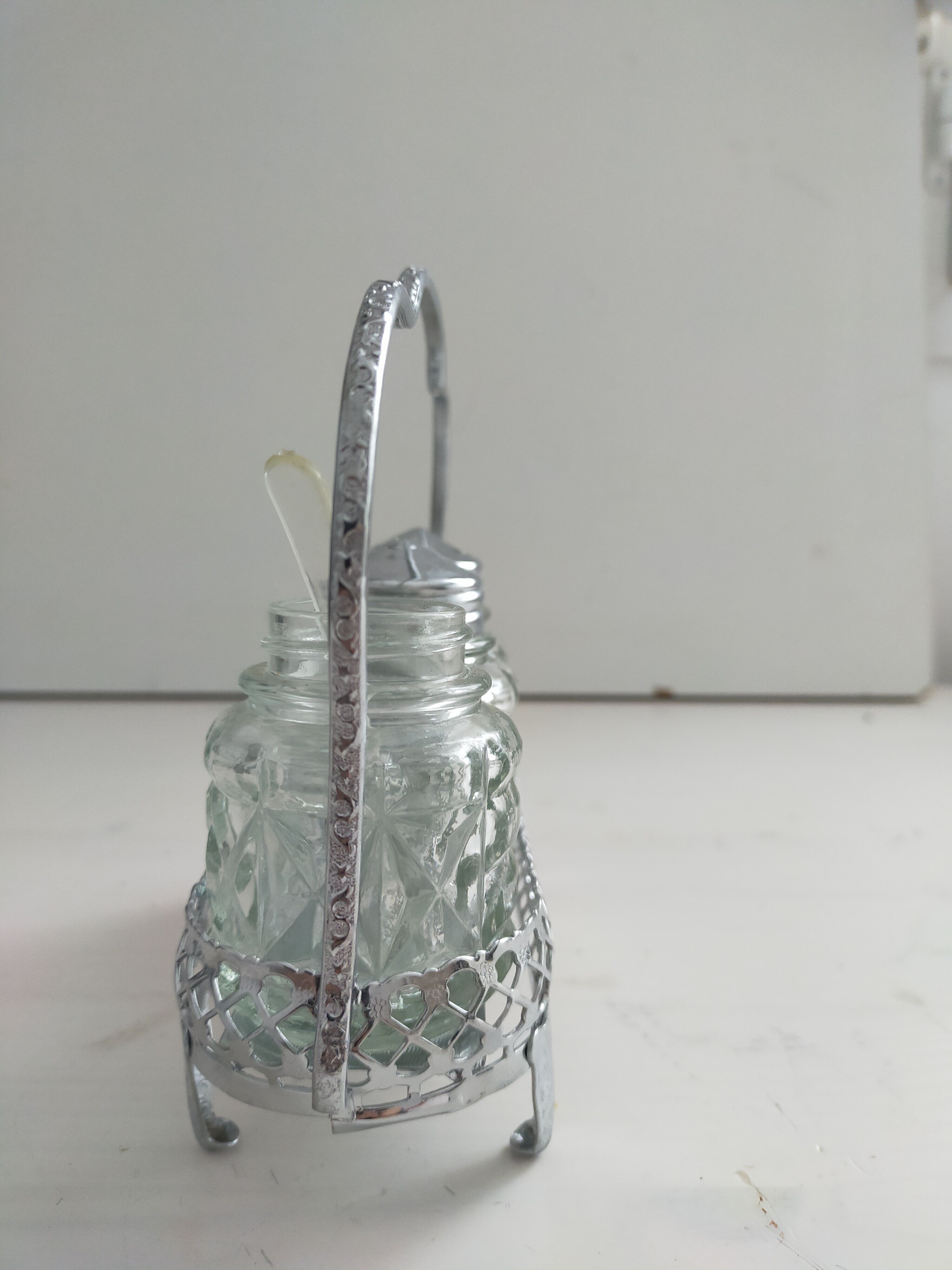 Pepper and mustard salt shaker in silver panière