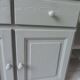 Buffet compacte  réenchantée en vert de gris, plateau bois.