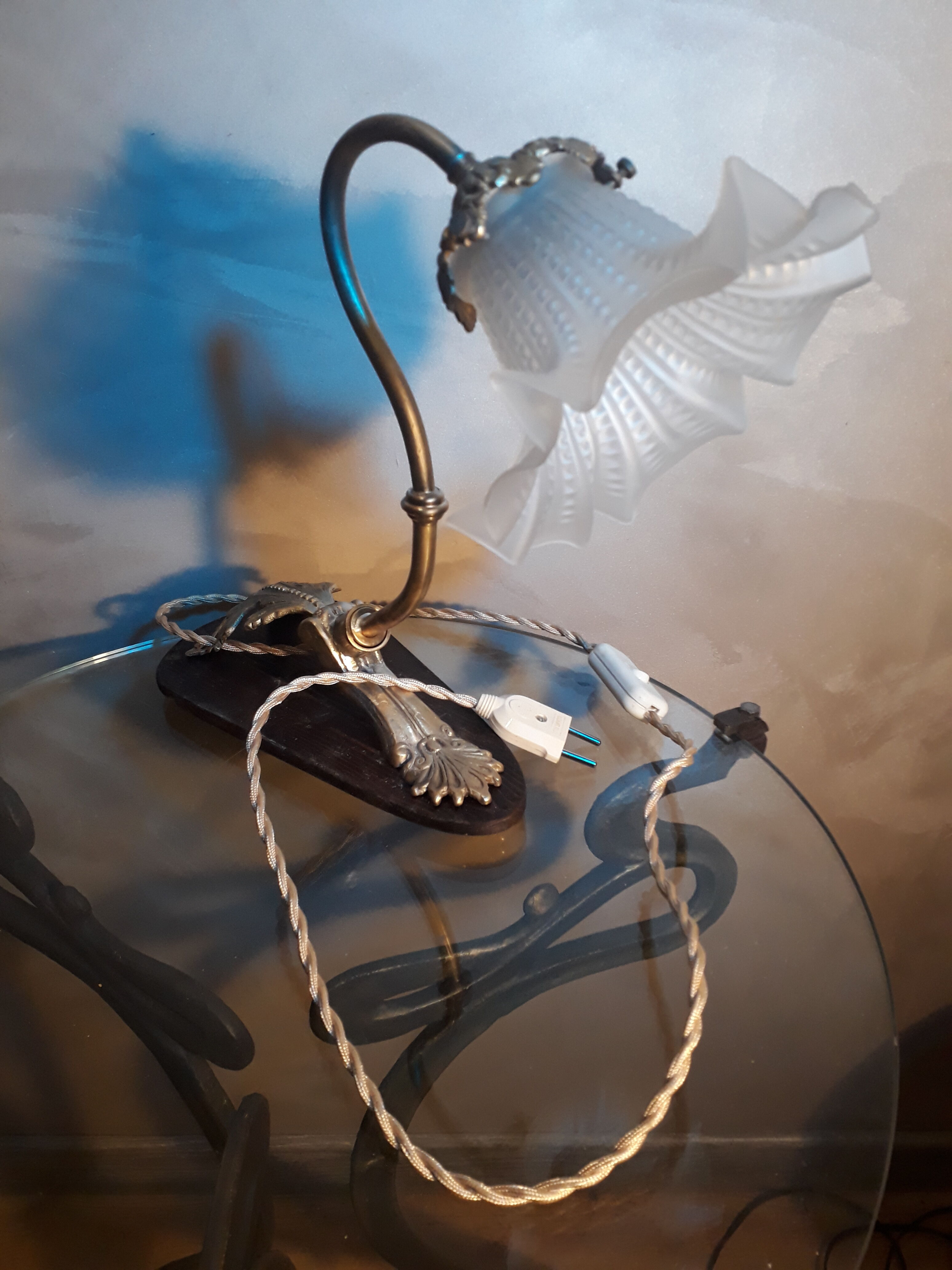 pretty little office lamp art nouveau bronze and brass, wood, electricity CE 35x30