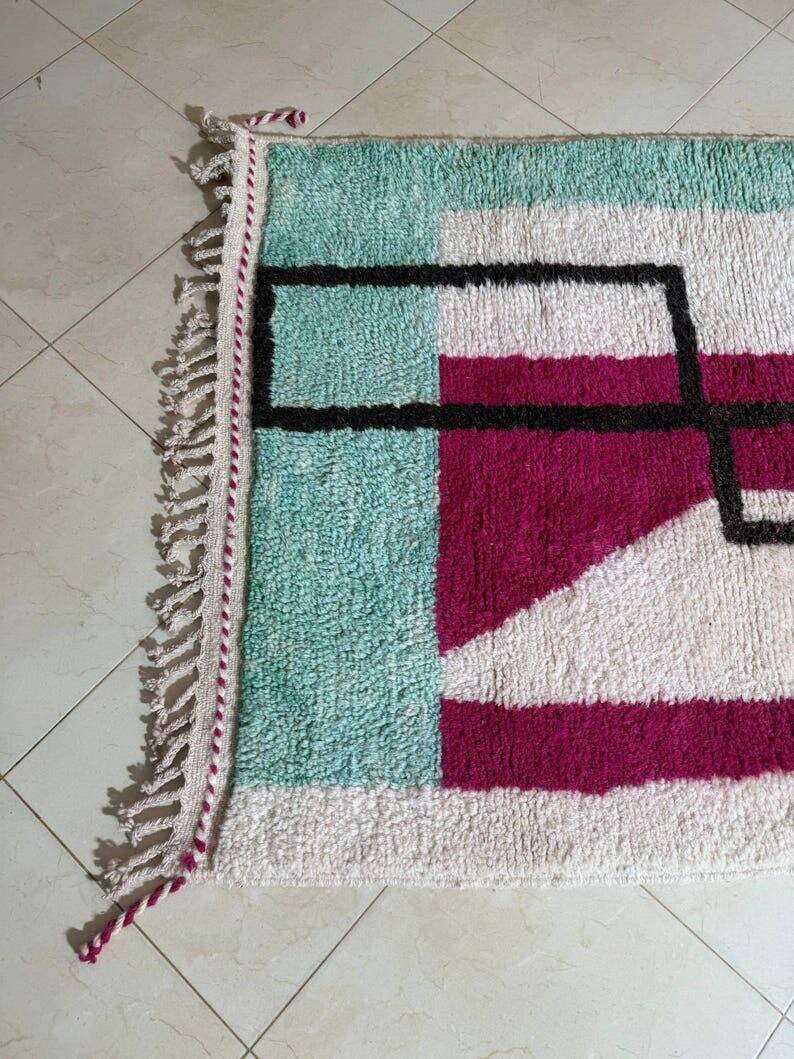 Authentic handmade Berber rug, size 140/260 cm.