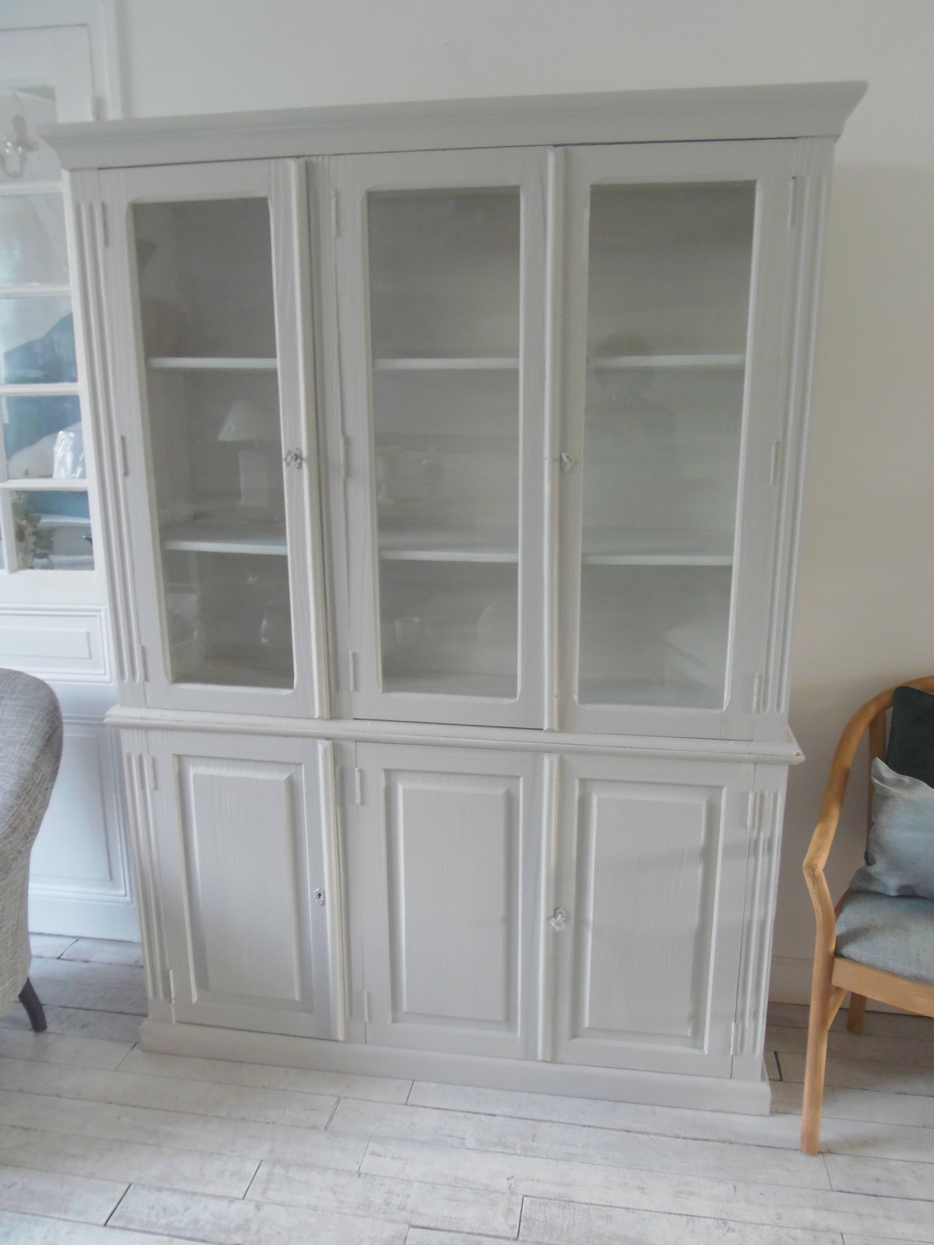 Display case 2 bodies patinated pearl gray waxed finish.