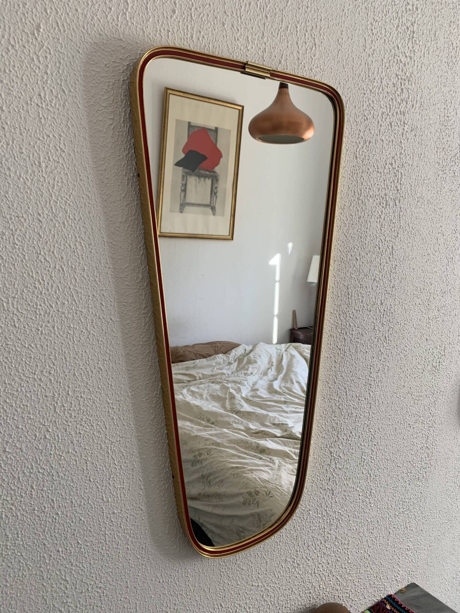 Vintage 1960 asymmetrical mirror, free-form, gold and red - 71 x 3