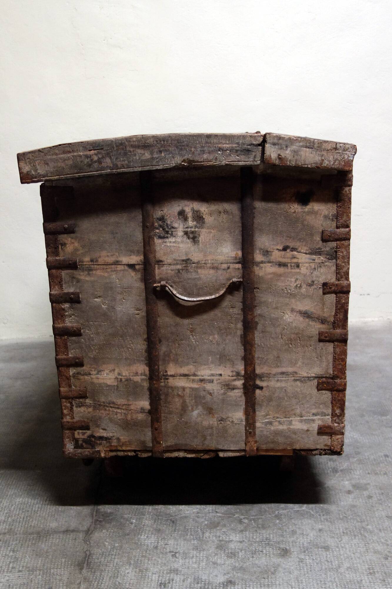 Antique coffre de mariage bois et fer, Inde, XIXème
