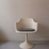 White swivel tulip chair, design 1970