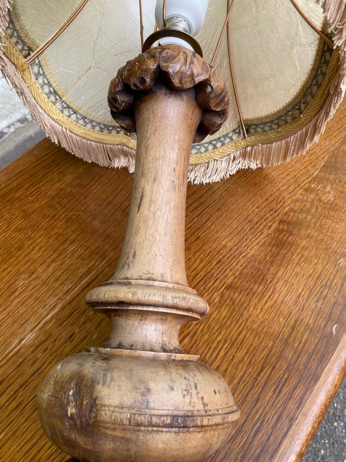Lampe à poser vintage en bois tourné et sculpté 1950