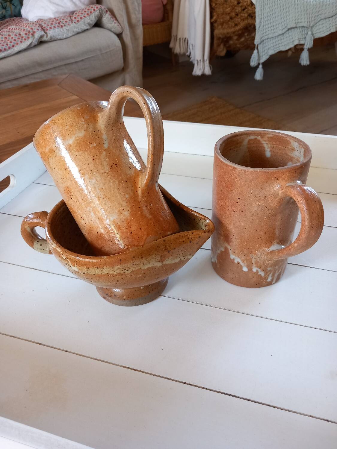 2 mugs + stoneware creamer
