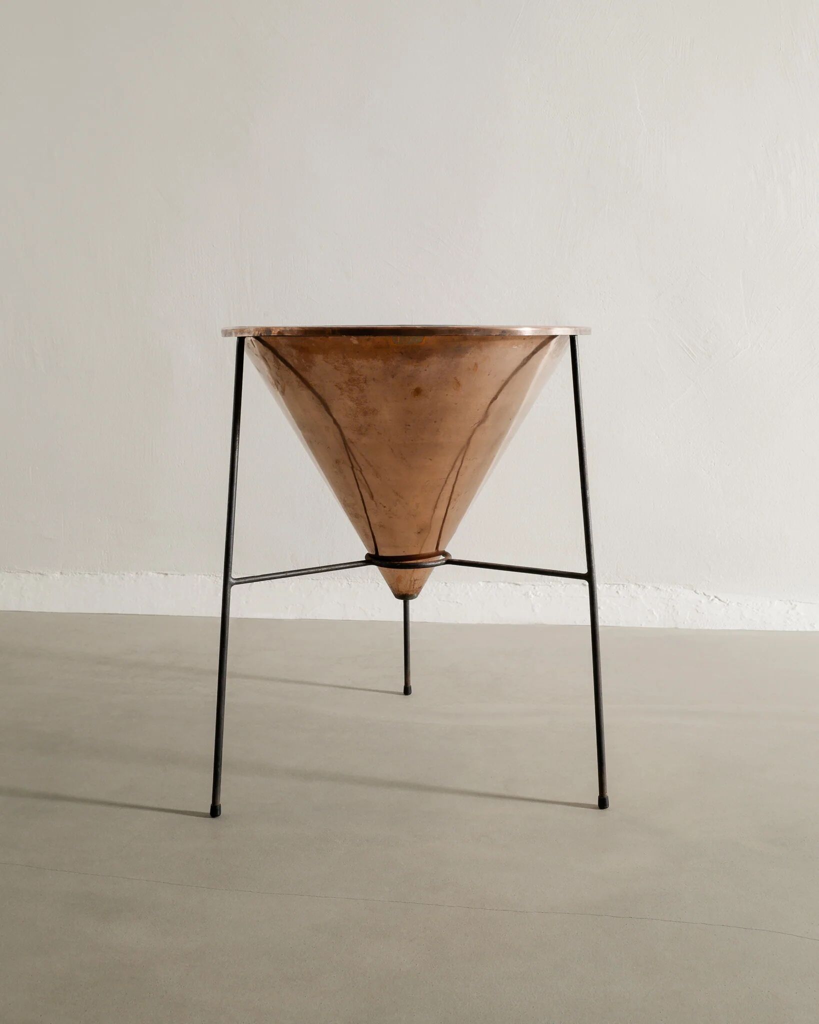 Swedish Mid Century Copper Metal Tripod Planter Hans-Agne Jakobsson, 1950s