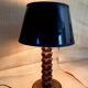Lampe bois taillé, câble tissu neuf, abat-jour papier